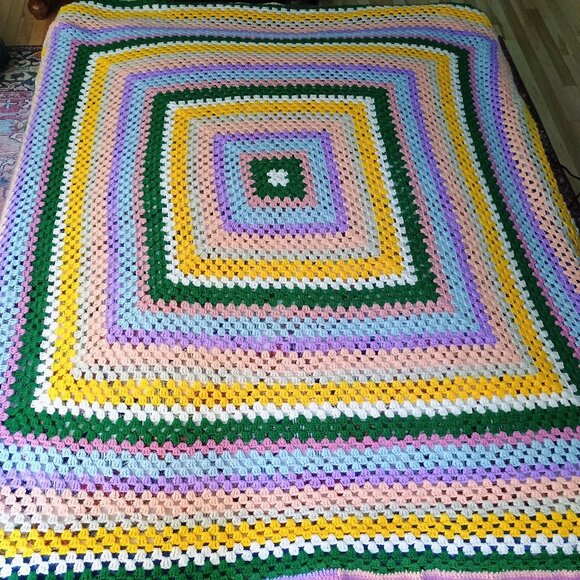 Vintage 80s handmade colorful crochet afghan 🧶
